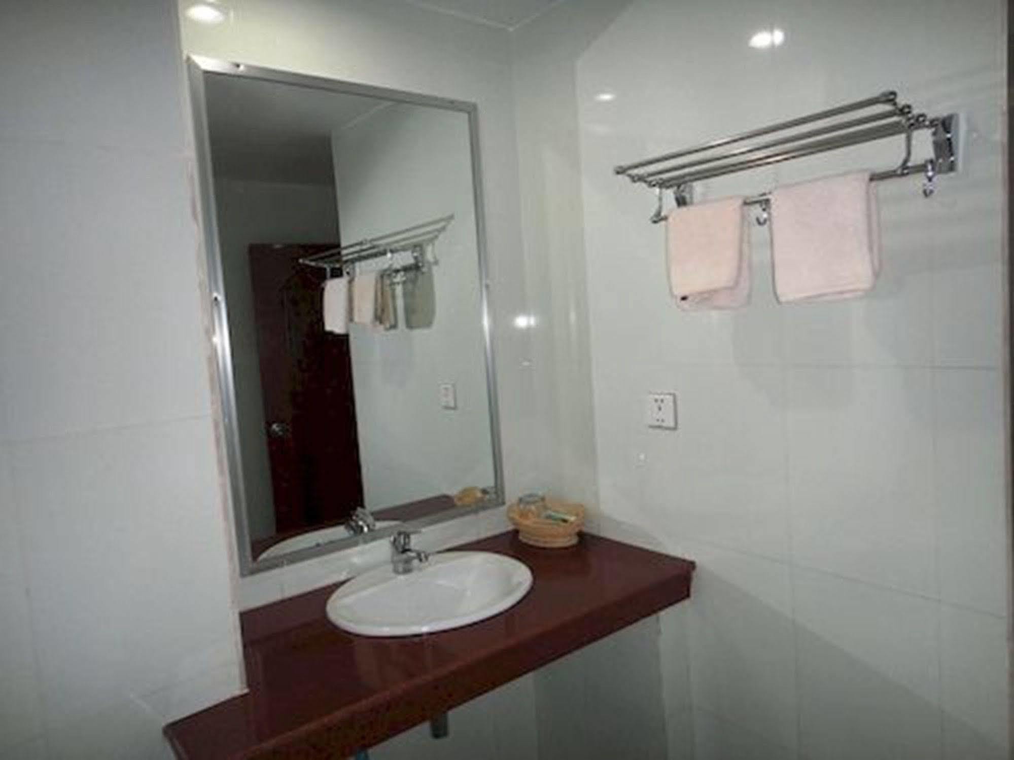 Nyny Hotel Kampot Buitenkant foto
