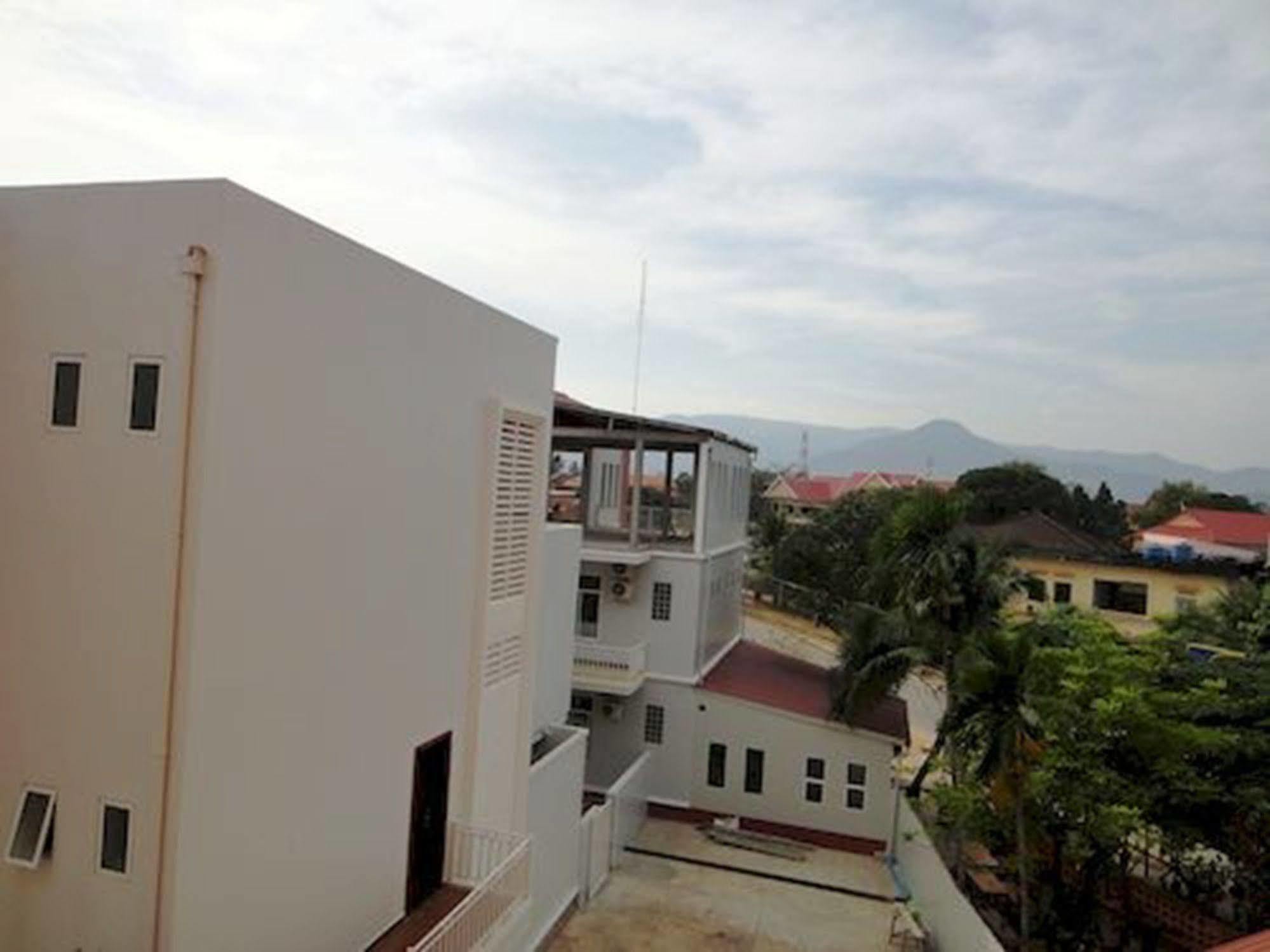 Nyny Hotel Kampot Buitenkant foto