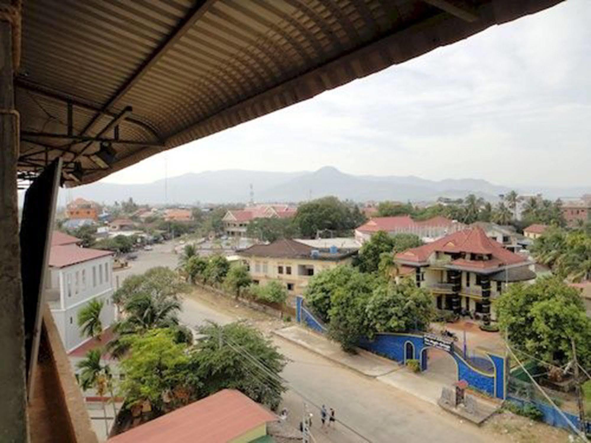 Nyny Hotel Kampot Buitenkant foto