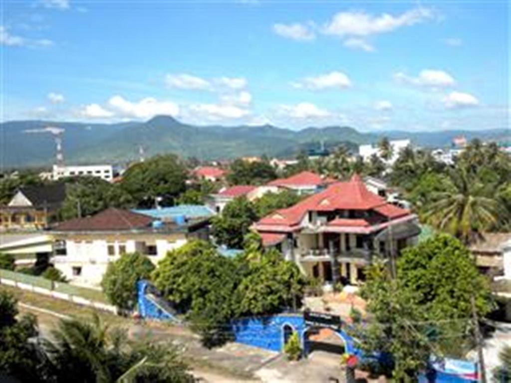 Nyny Hotel Kampot Buitenkant foto