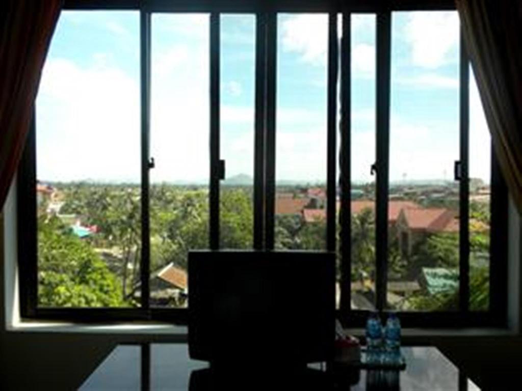Nyny Hotel Kampot Buitenkant foto