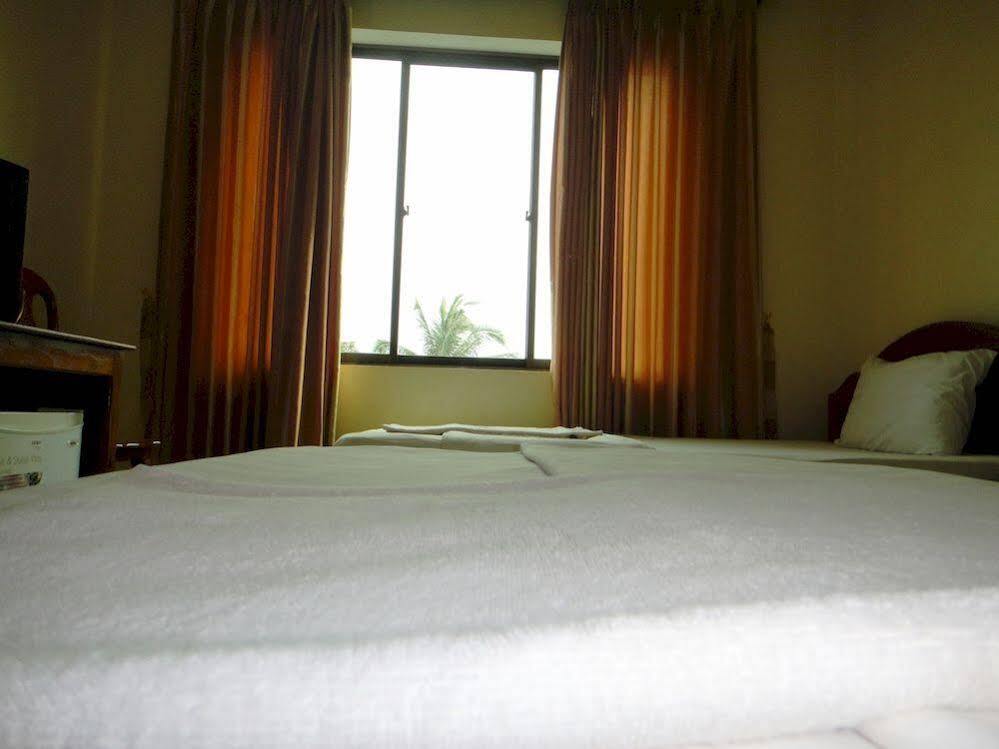 Nyny Hotel Kampot Buitenkant foto